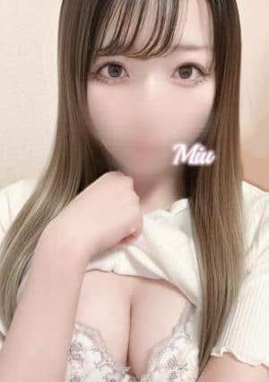 新人みうの画像