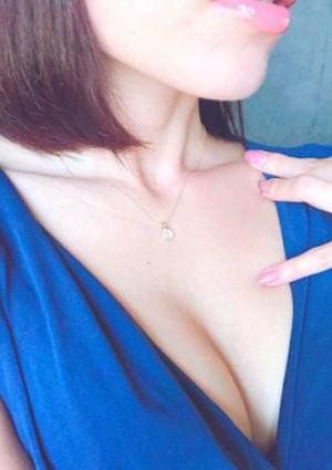 鎖骨美玲の画像